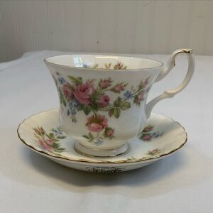 ROYAL ALBERT, Bone china moss rose 1956 vintage teacup and saucer set